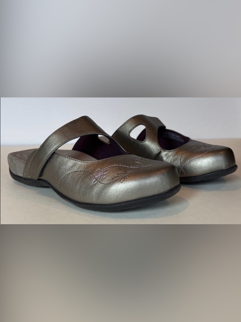 NEW! Orthaheel Jane Mule / Clog / Sandal in Pewter. Size 8w